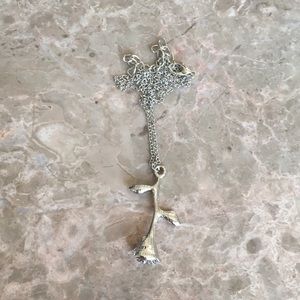 SILVER ROSE NECKLACE